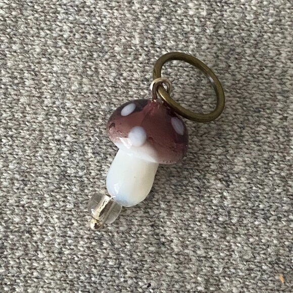 Resin Mushroom Stitch Marker Knitting Notion Lot of 1 - Picture 2 of 4